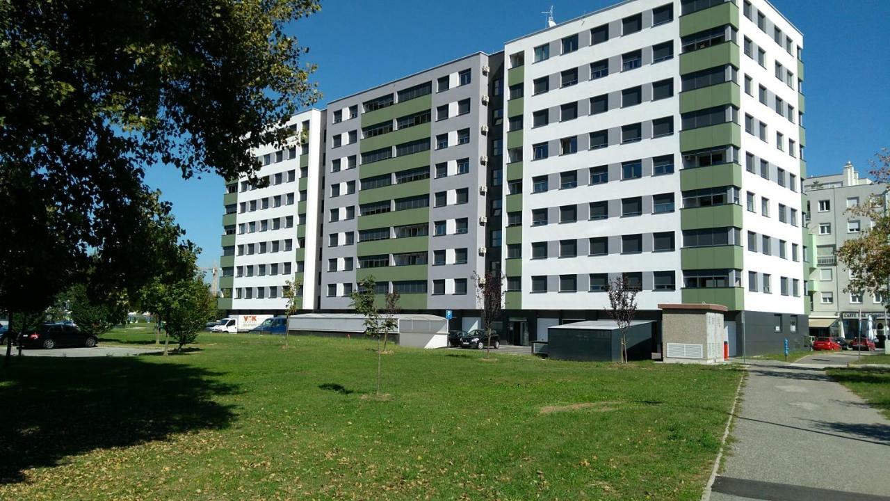 Apartman Nadja Arena ซาเกร็บ ภายนอก รูปภาพ